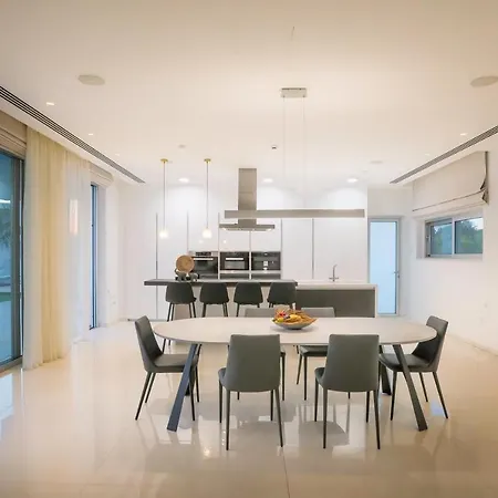 Sea Pearl Beachfront - Breeze