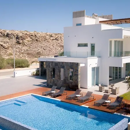 Sea Pearl Beachfront - Breeze