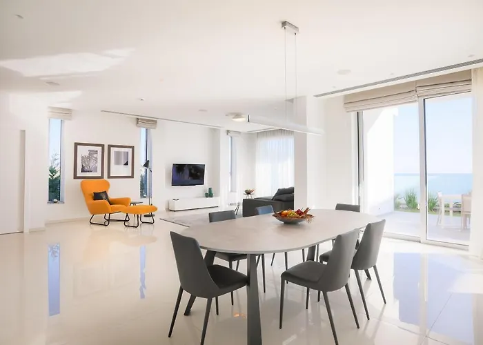 Sea Pearl Beachfront - Breeze Villa *