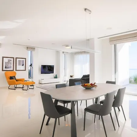 Sea Pearl Beachfront - Breeze Villa *