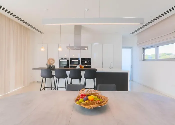 Vila Sea Pearl Beachfront - Breeze Ayia Napa