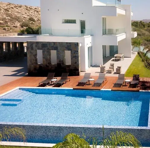 Sea Pearl Beachfront - Breeze Vila