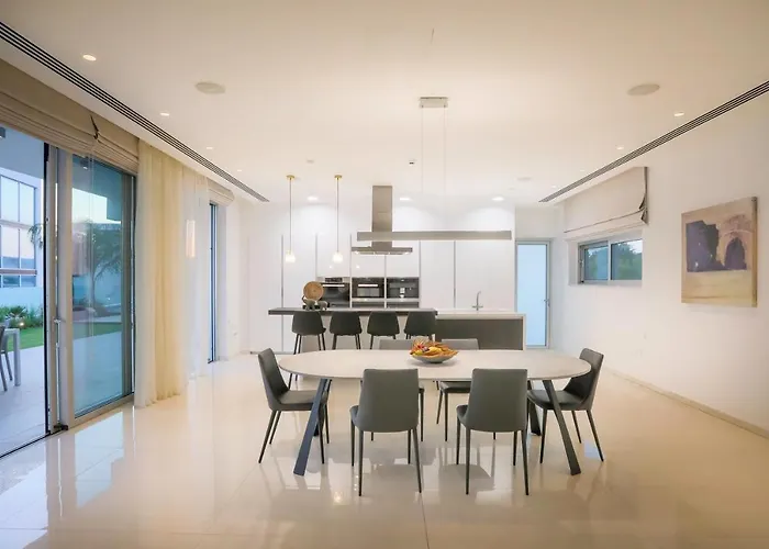 Sea Pearl Beachfront - Breeze